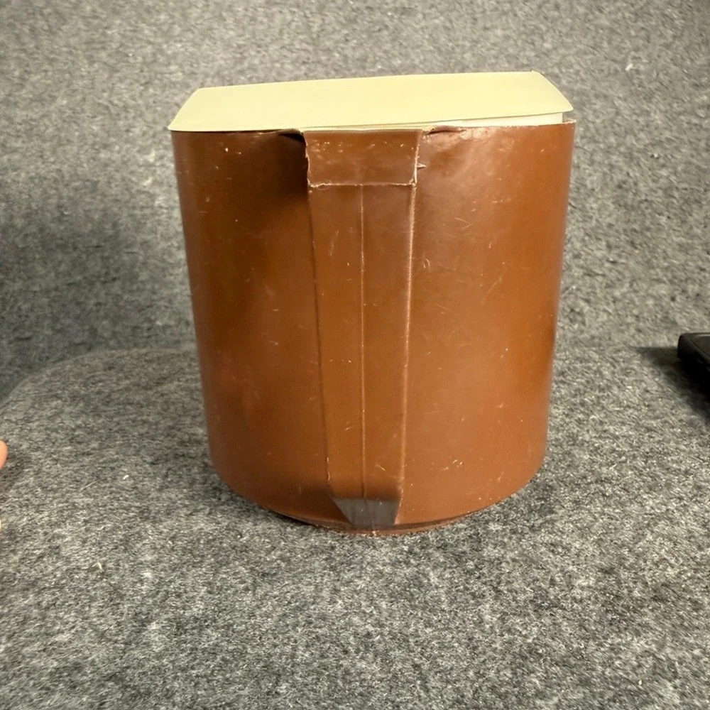 Vintage Rubbermaid Brown Pitcher 1.5‎ Quart 1420ml with Lid 2745 Retro Kitchen